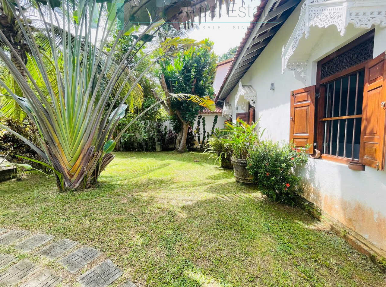 Attractive colonial villa in Hikkaduwa