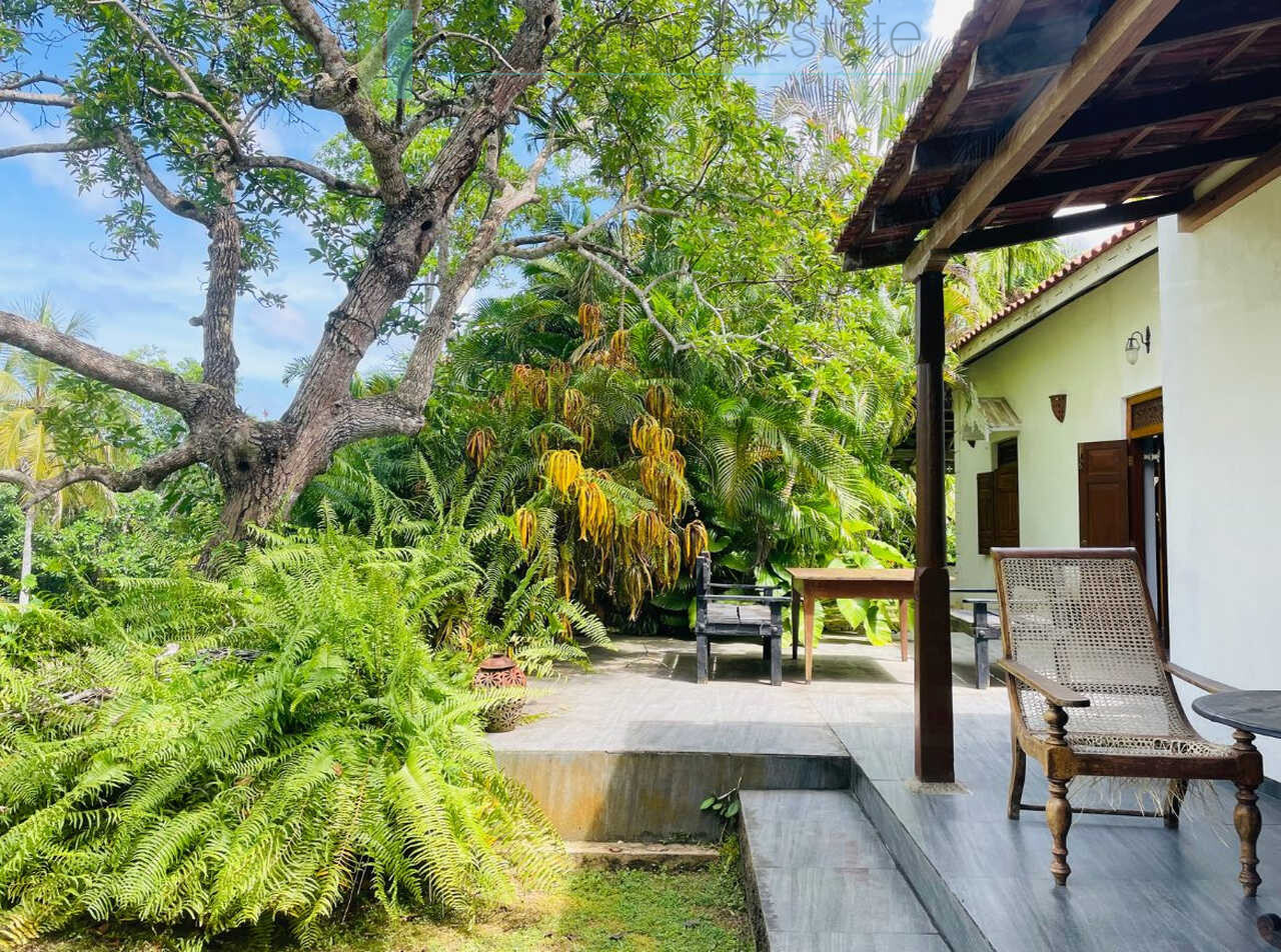 Attractive colonial villa in Hikkaduwa