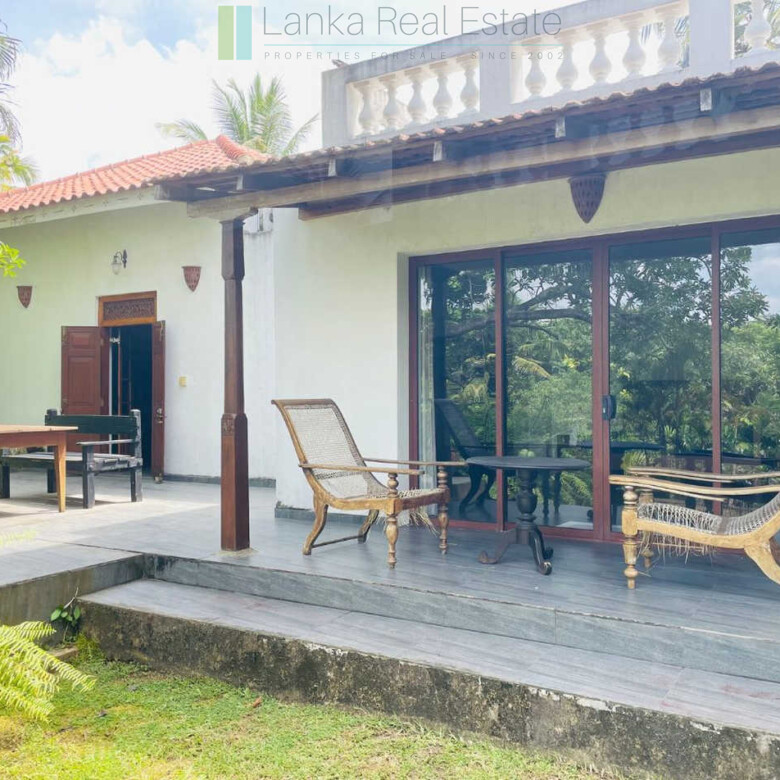 Attractive colonial villa in Hikkaduwa