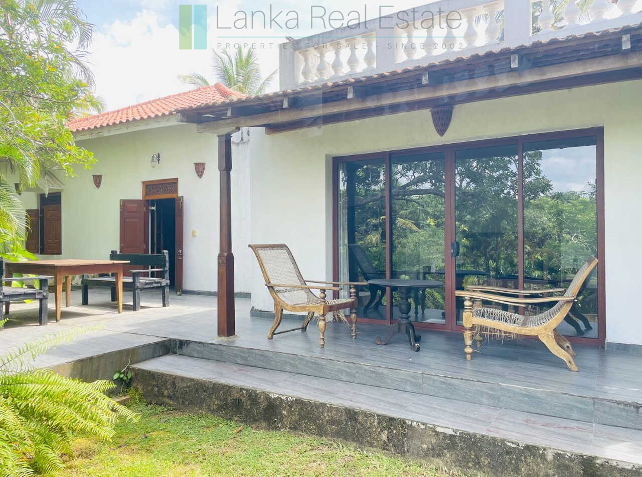 Attractive colonial villa in Hikkaduwa