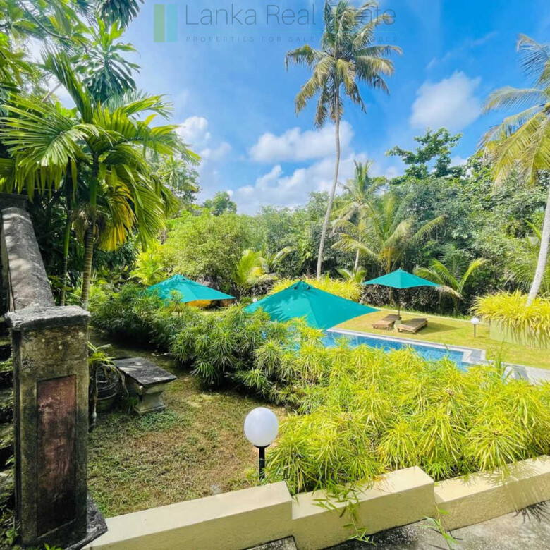 Attractive colonial villa in Hikkaduwa