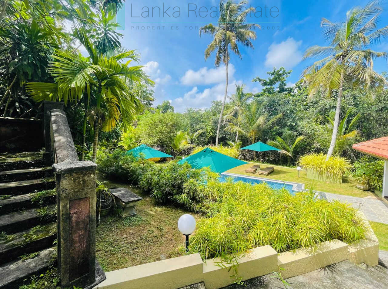 Attractive colonial villa in Hikkaduwa