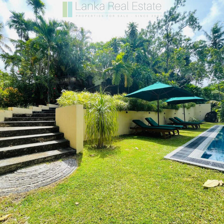 Attractive colonial villa in Hikkaduwa