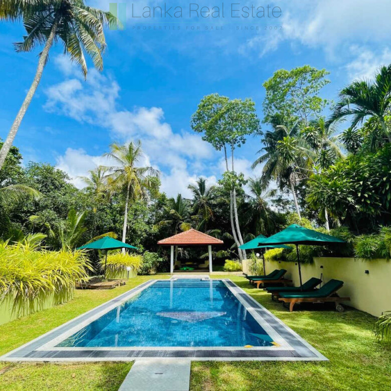 Attractive colonial villa in Hikkaduwa