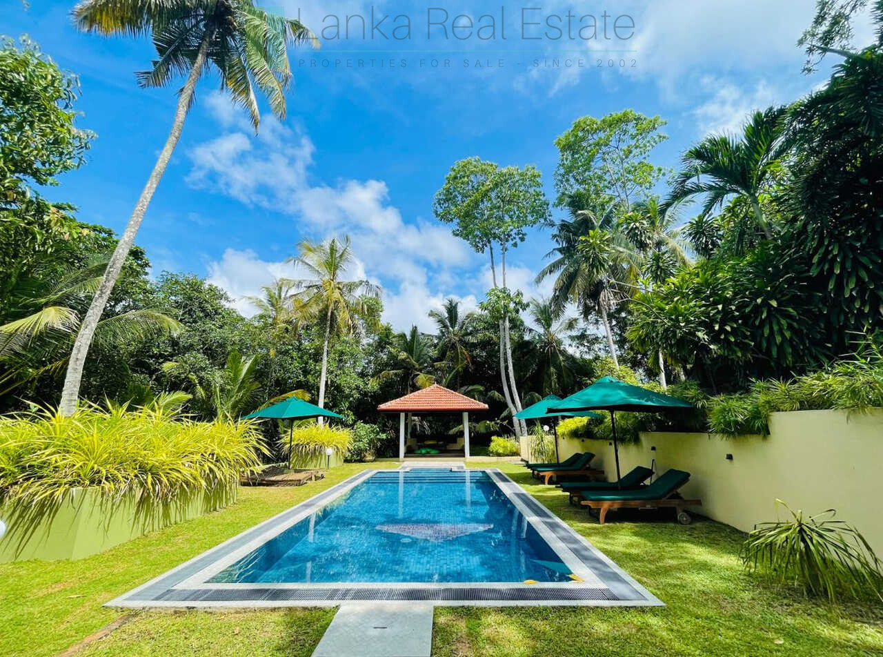 Attractive colonial villa in Hikkaduwa