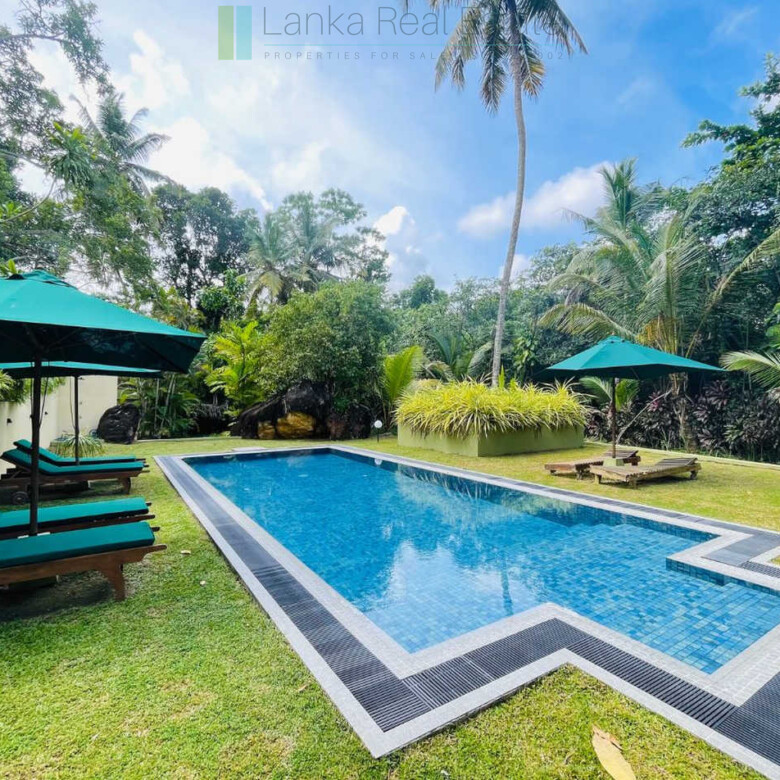 Attractive colonial villa in Hikkaduwa