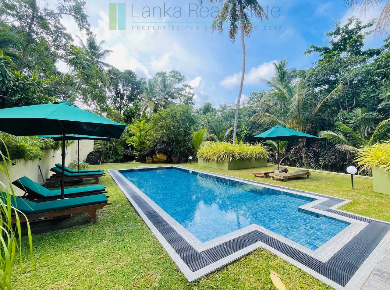 Attractive colonial villa in Hikkaduwa
