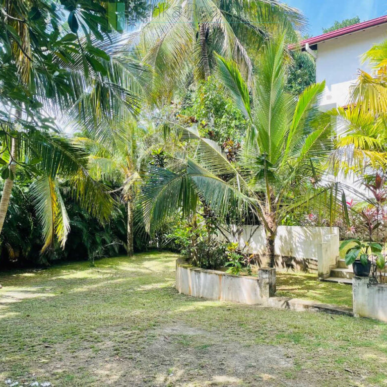 Attractive colonial villa in Hikkaduwa