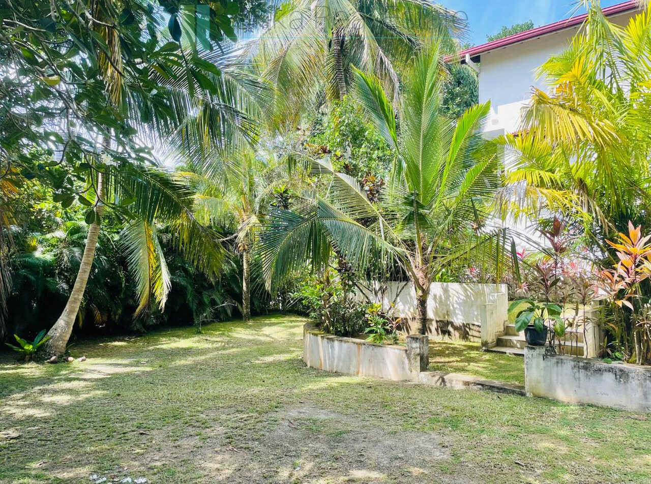 Attractive colonial villa in Hikkaduwa