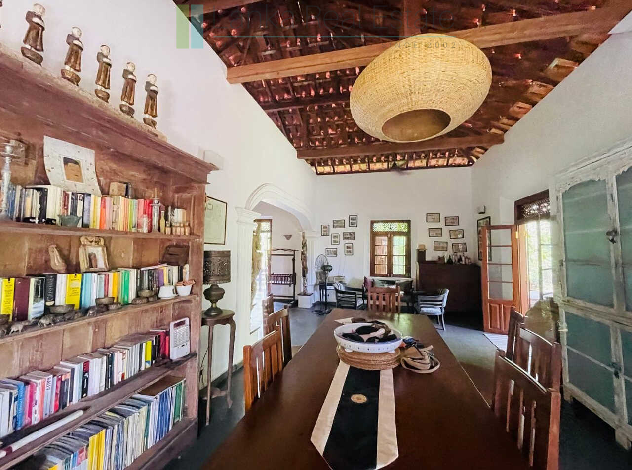Attractive colonial villa in Hikkaduwa