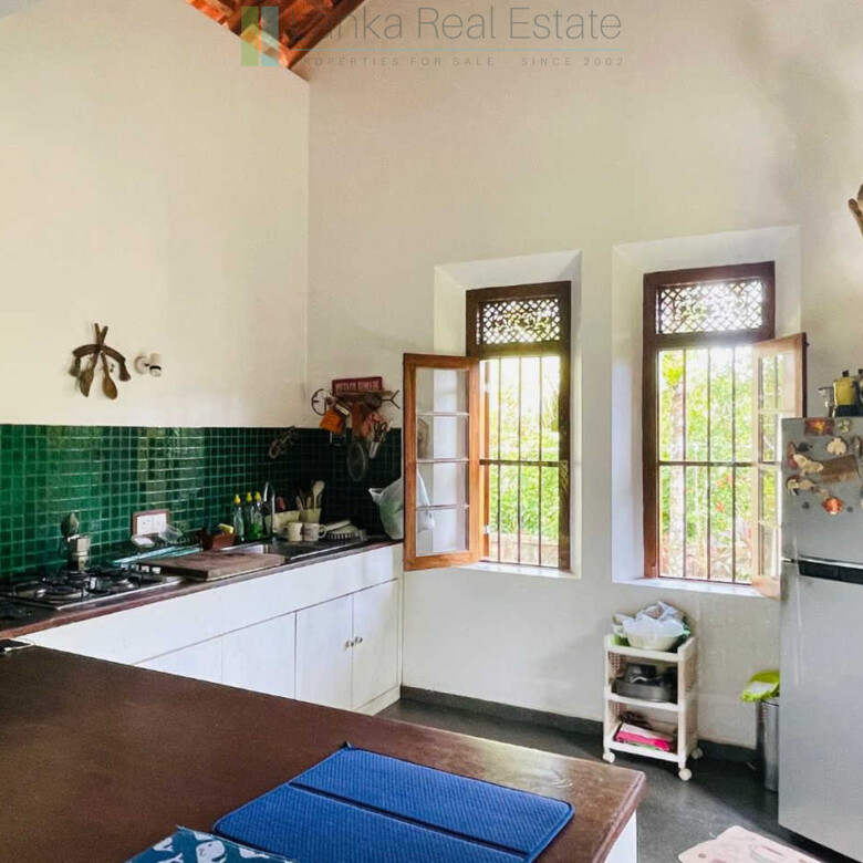 Attractive colonial villa in Hikkaduwa