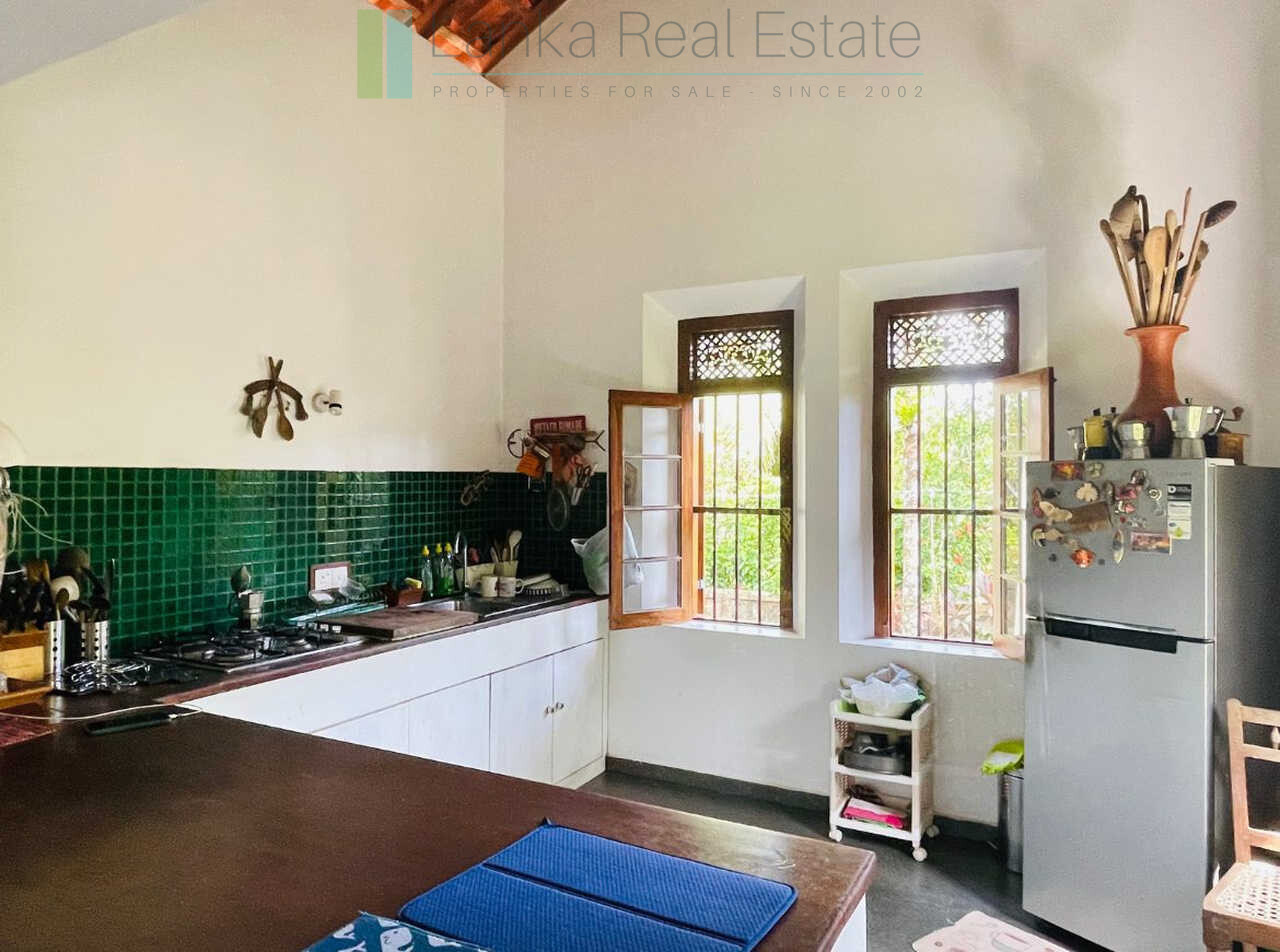 Attractive colonial villa in Hikkaduwa