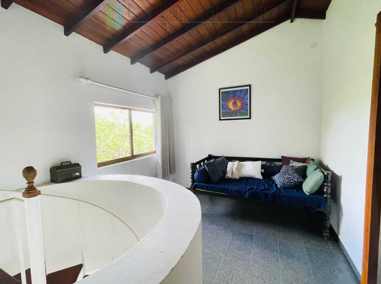 Attractive colonial villa in Hikkaduwa