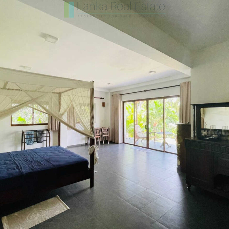 Attractive colonial villa in Hikkaduwa