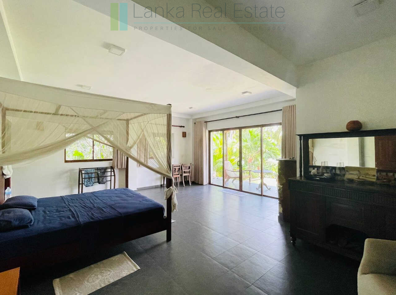 Attractive colonial villa in Hikkaduwa