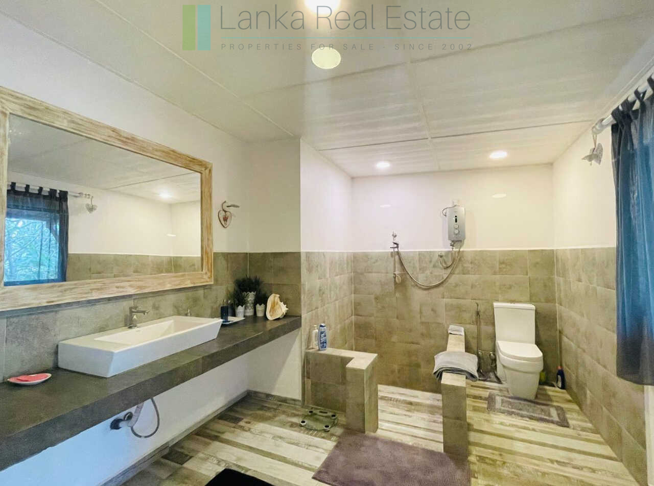 Attractive colonial villa in Hikkaduwa
