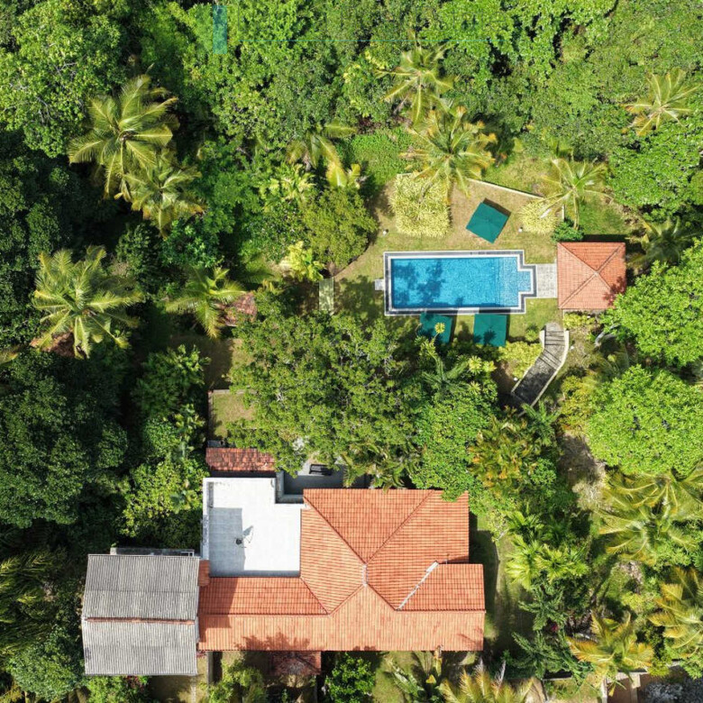 Attractive colonial villa in Hikkaduwa