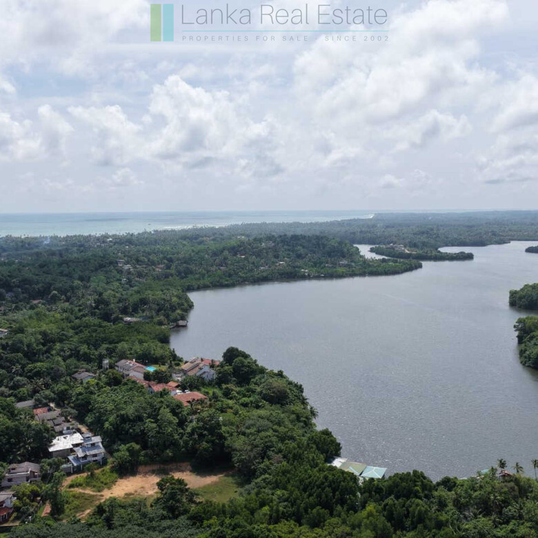 Attractive colonial villa in Hikkaduwa