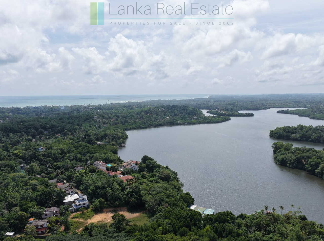 Attractive colonial villa in Hikkaduwa