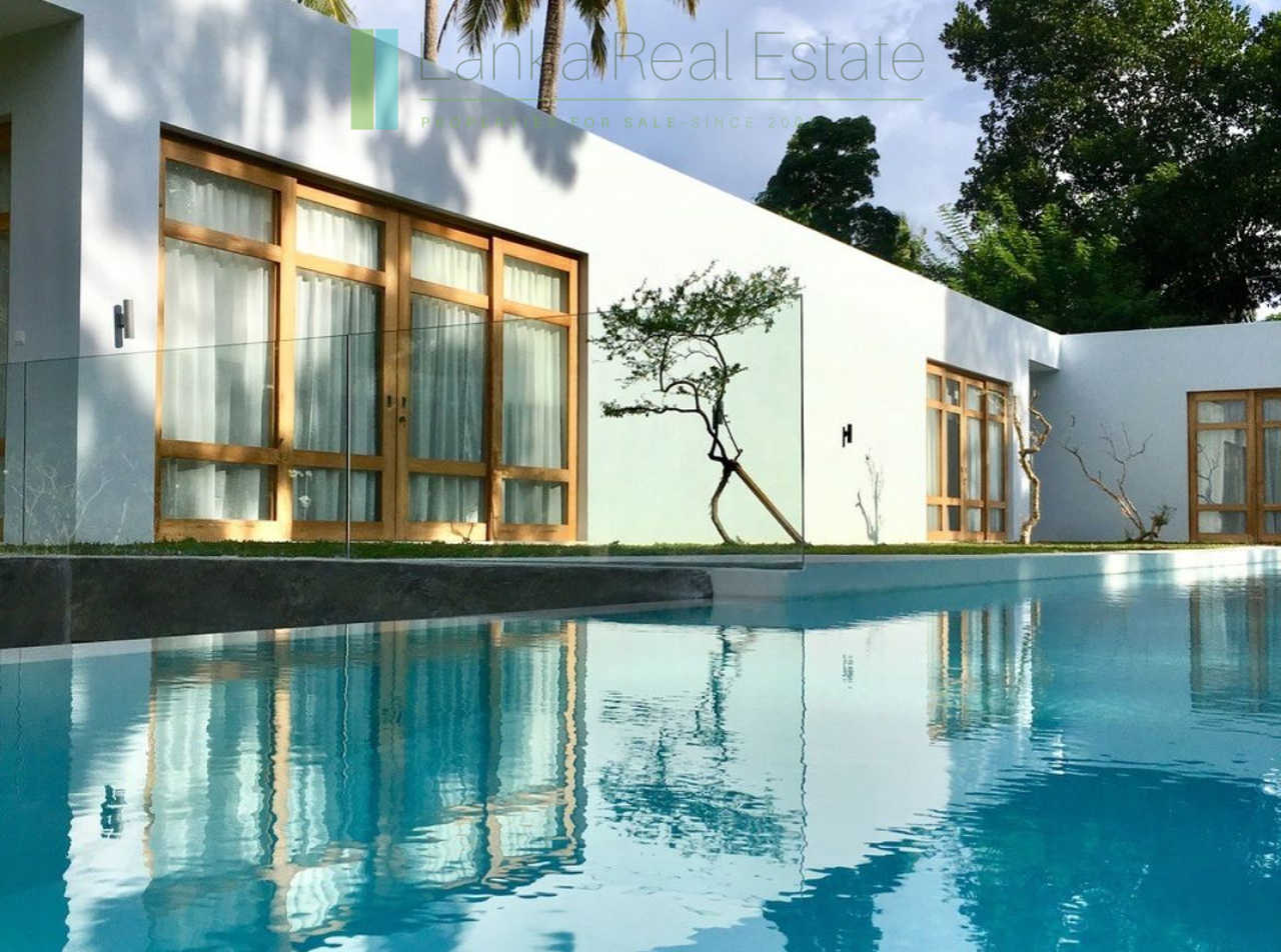 Immaculately presented modernist villa