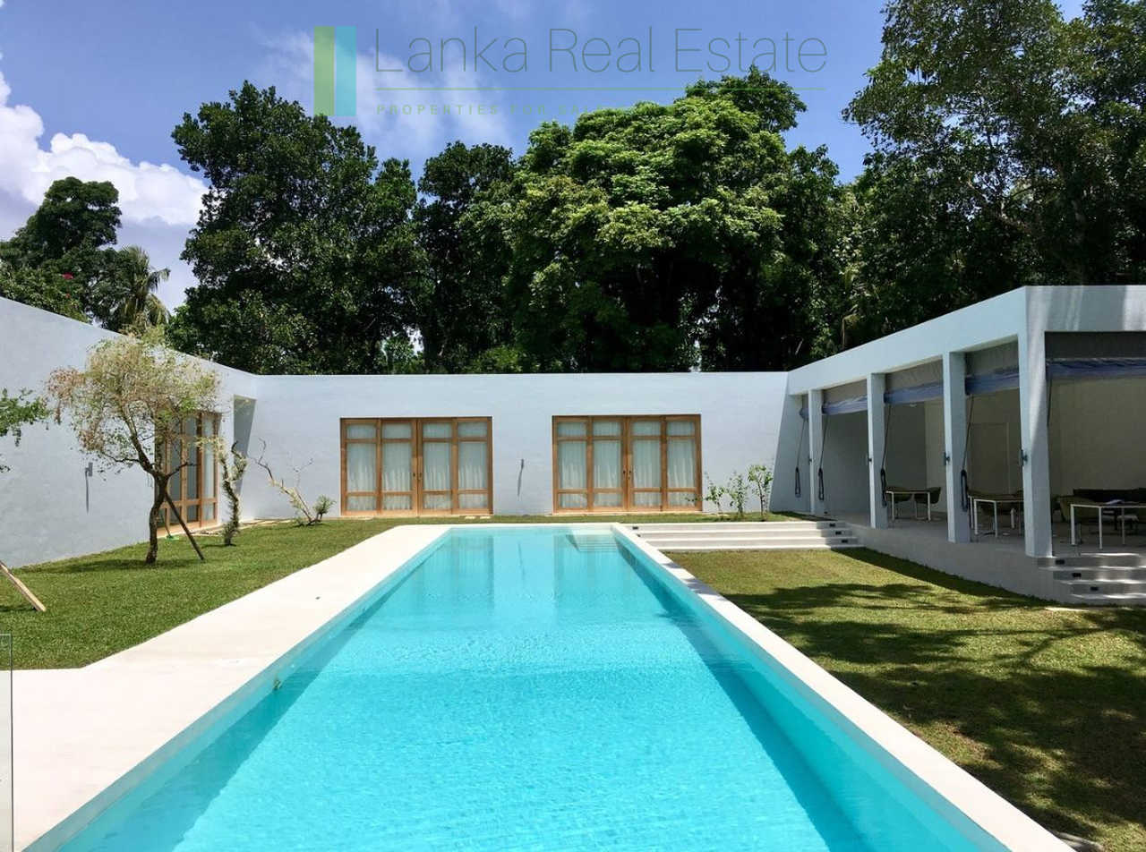 Immaculately presented modernist villa