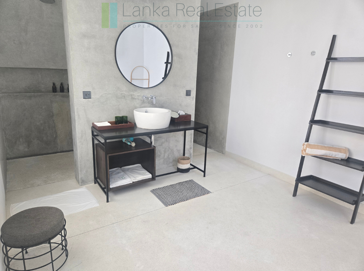 Immaculately presented modernist villa