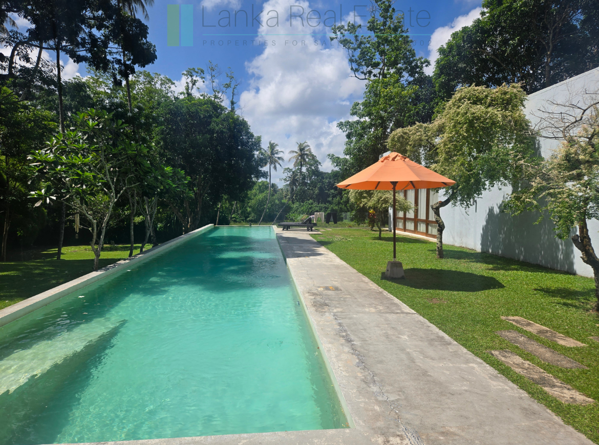 Immaculately presented modernist villa