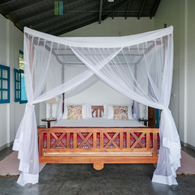 Modern villa moments from Mawella Beach