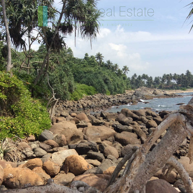 Elevated plot with ocean views at Talalla