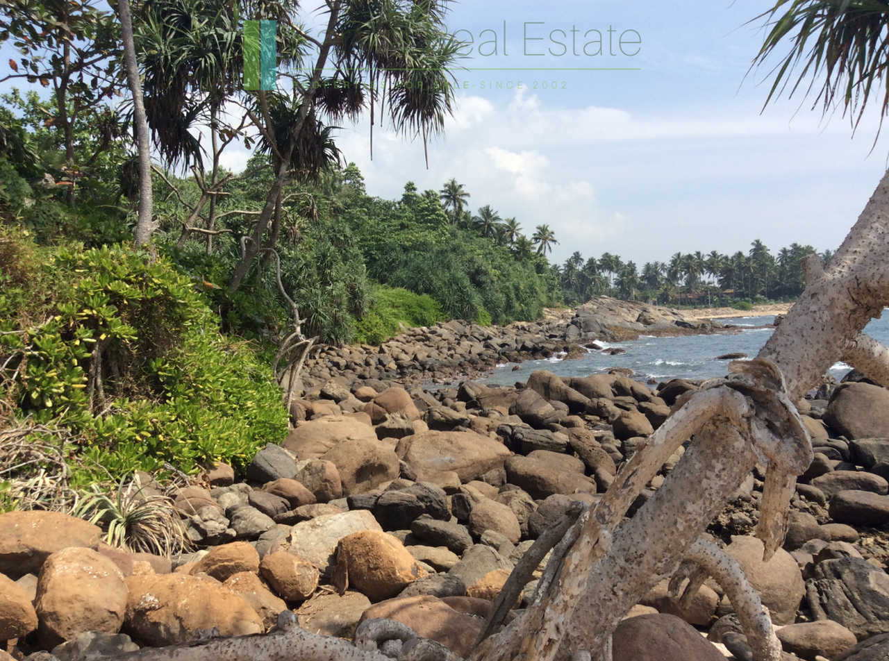 Elevated plot with ocean views at Talalla