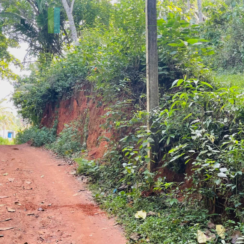 Elevated plot with ocean views at Talalla