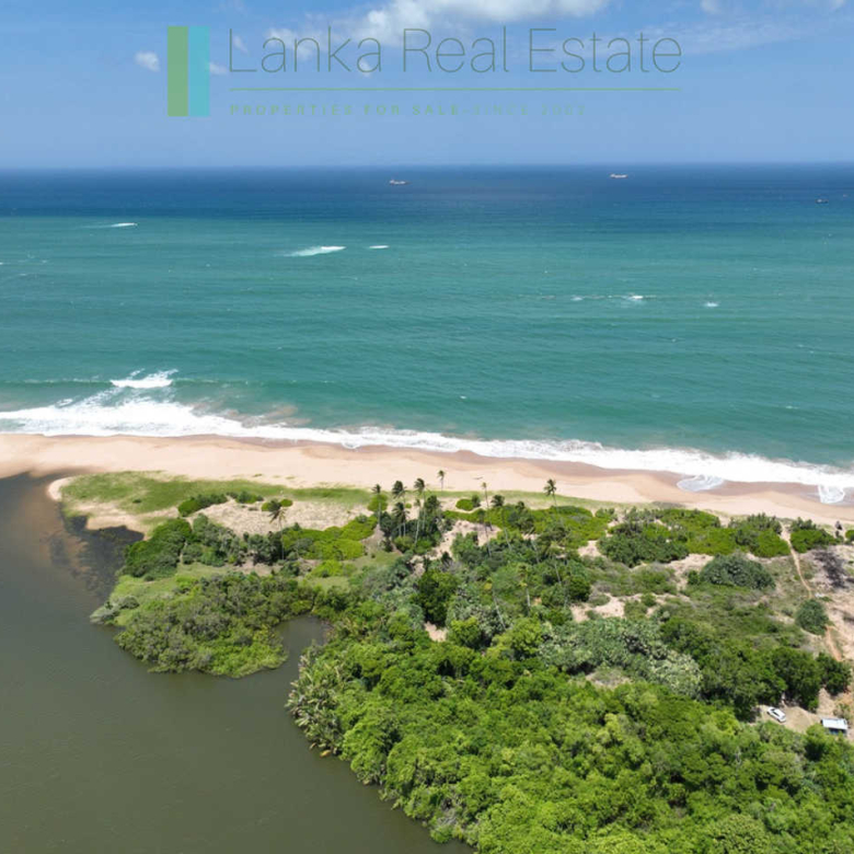 Elevated oceanfront on the lagoon at Ranna