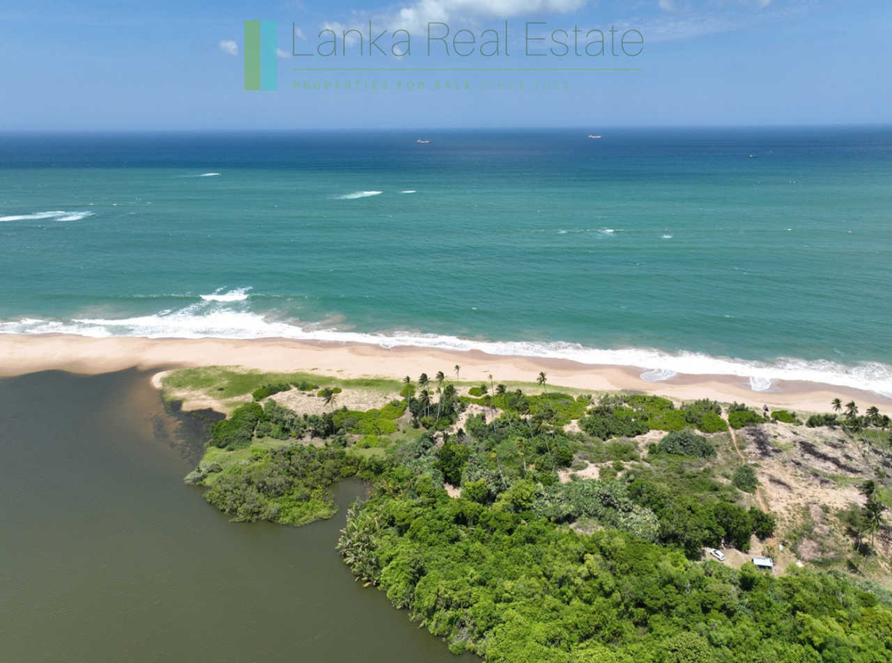 Elevated oceanfront on the lagoon at Ranna