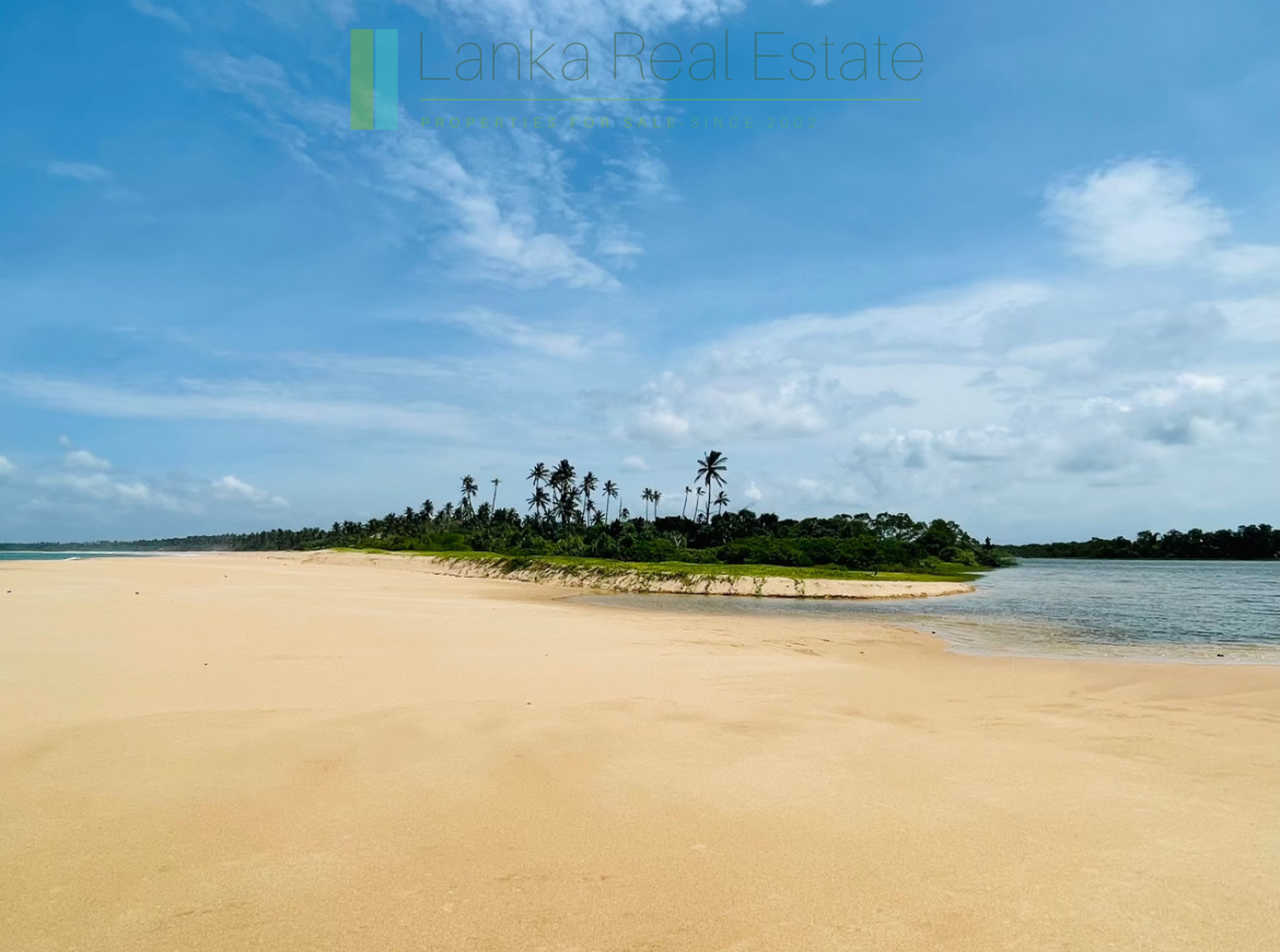 Elevated oceanfront on the lagoon at Ranna