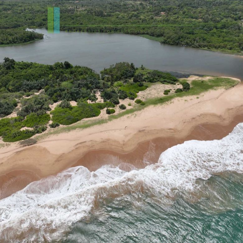 Elevated oceanfront on the lagoon at Ranna