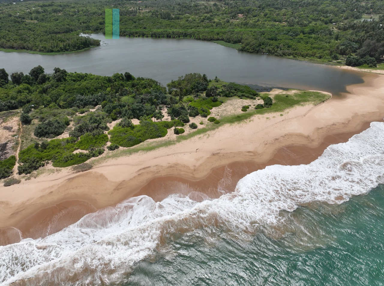 Elevated oceanfront on the lagoon at Ranna