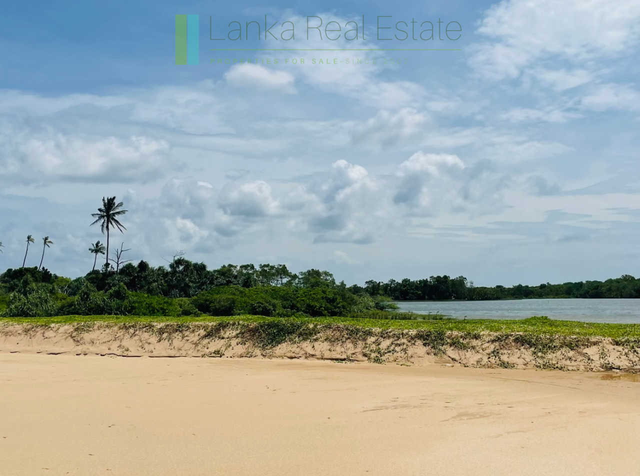 Elevated oceanfront on the lagoon at Ranna