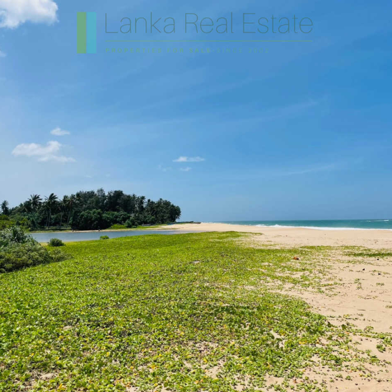 Elevated oceanfront on the lagoon at Ranna