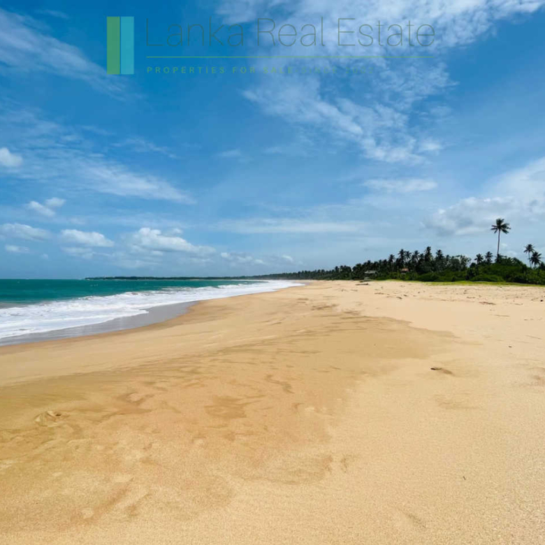 Elevated oceanfront on the lagoon at Ranna