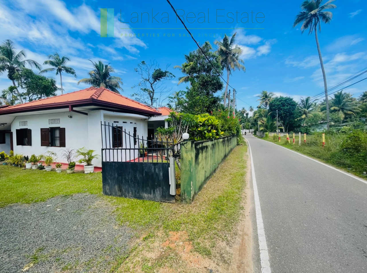 Lagoon-front house near the beach in Ahangama