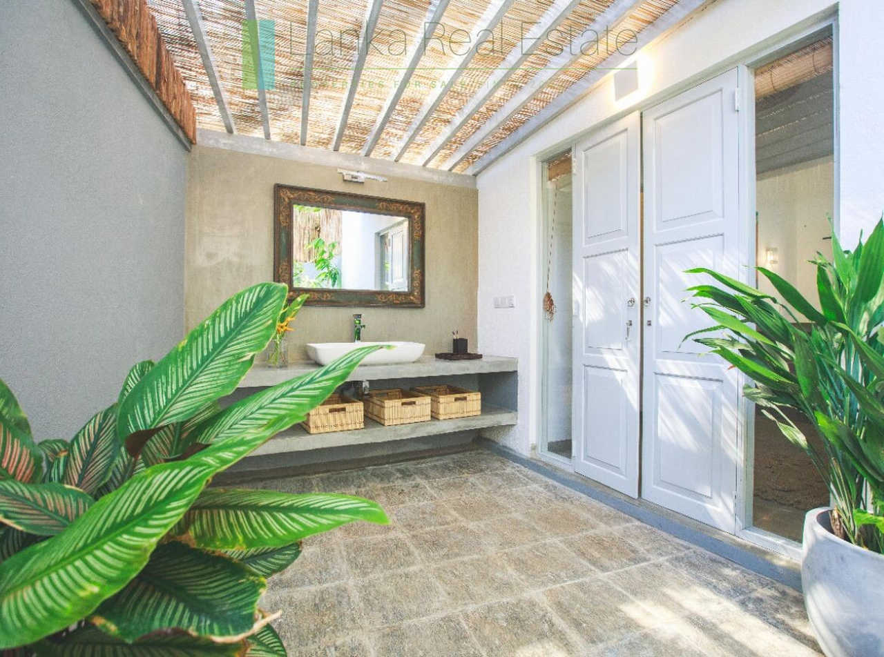 Architect designed Midigama boutique villa/hotel