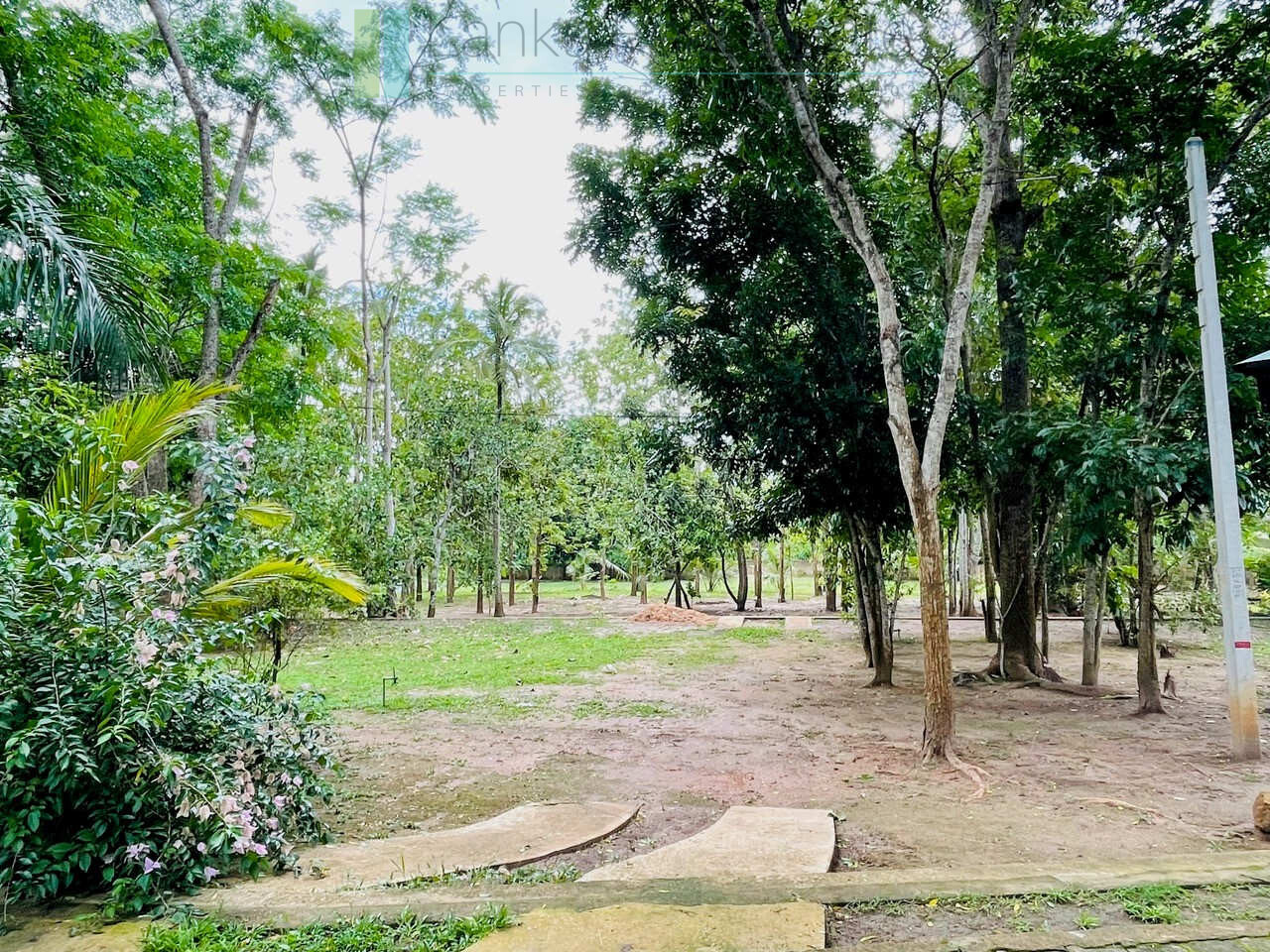 Lodge and cabana on two acres near Tangalle