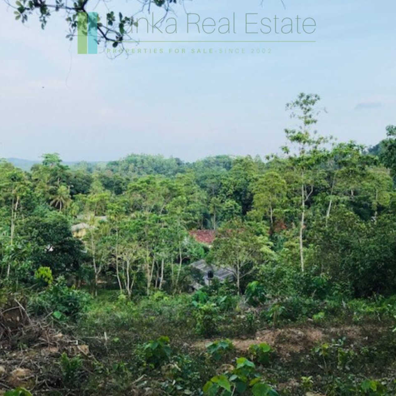 Large lofty plot with far-reaching views in Habaraduwa