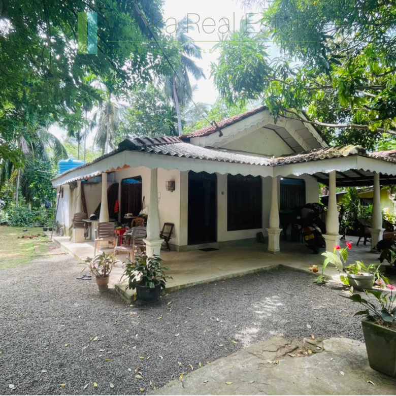 Lagoon-front house with private jetty