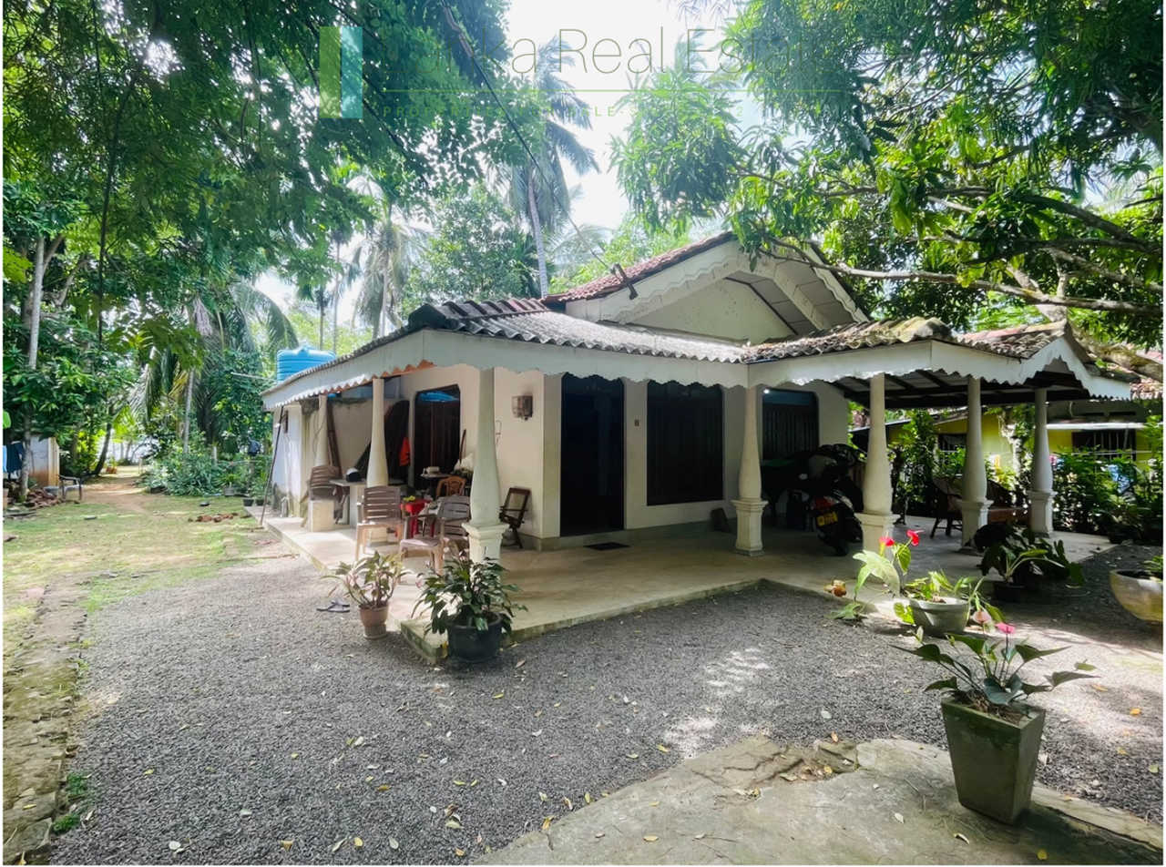 Lagoon-front house with private jetty
