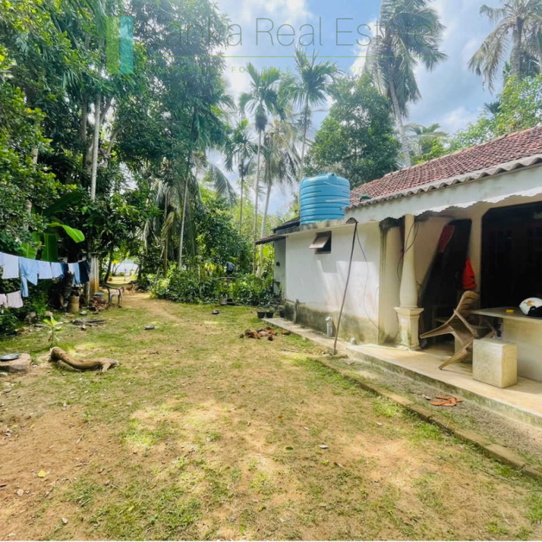 Lagoon-front house with private jetty