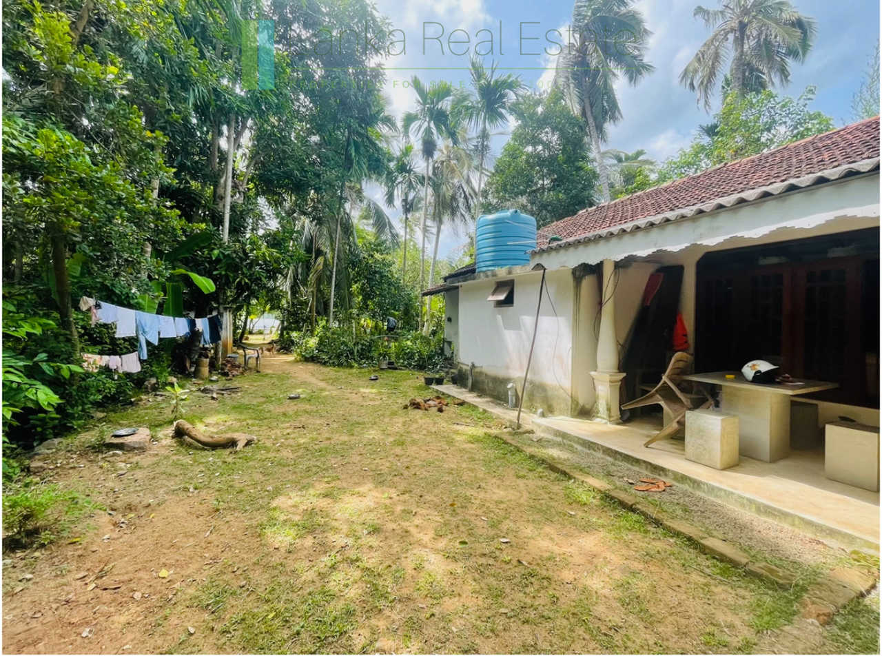 Lagoon-front house with private jetty
