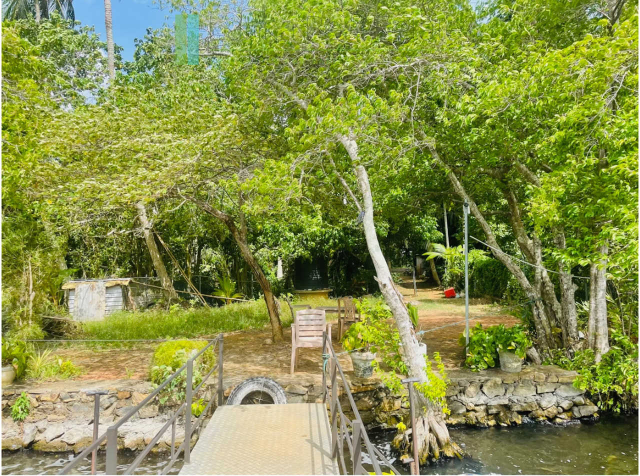 Lagoon-front house with private jetty