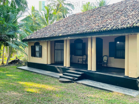 Traditional style house two minutes from the beach