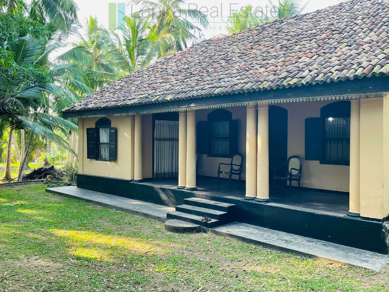 Traditional style house two minutes from the beach